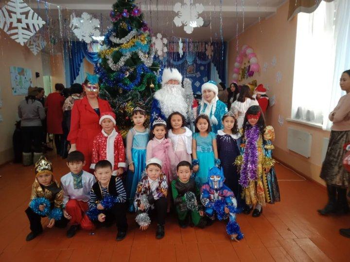 "ЖанайSecondary school  - бақша" КММ Даярлық тобы, 1-2 сыныптың Жаңа жылдық шыршасы