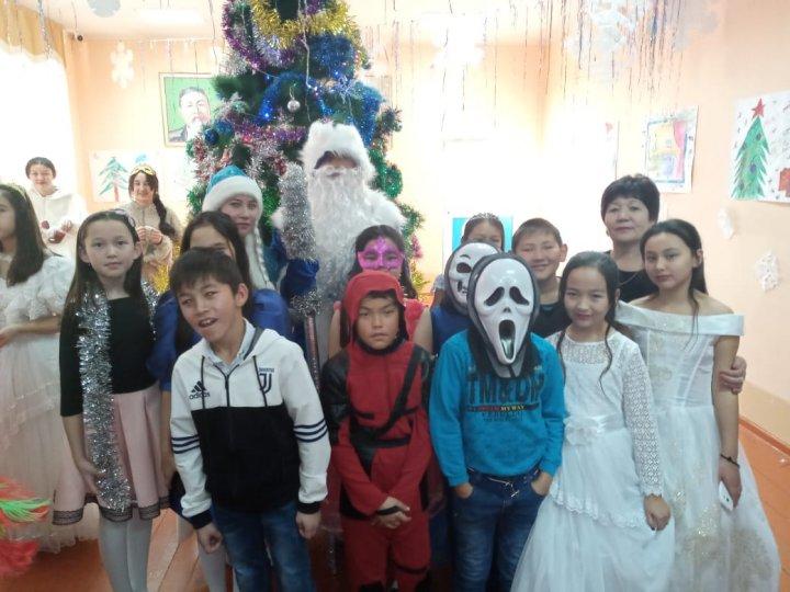 "ЖанайSecondary school  - бақша" КММ-де 5-7 сынып аралығында Жаңа жыл шыршасы