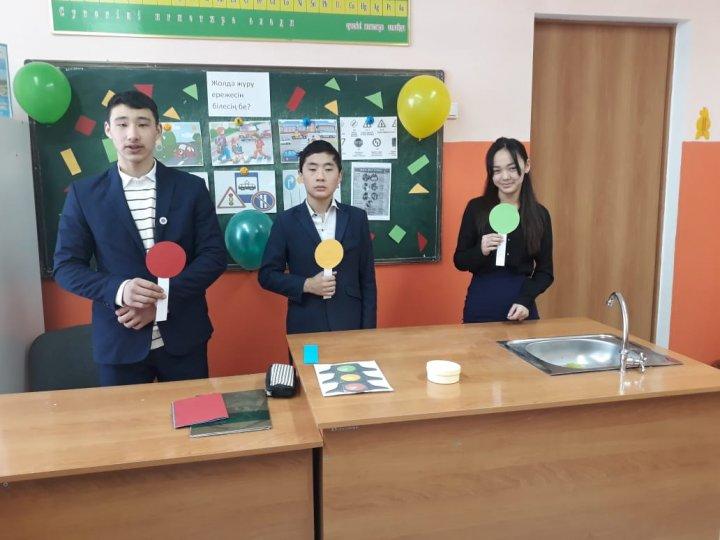 "ЖанайSecondary school  - бақша"КММ "Жолда жүру ережесін сақтаймыз" атты тәрбие сағаттар